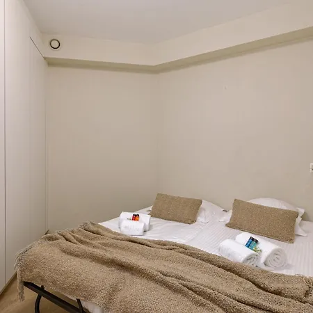 Huswell - Spacious & Modern Sea View With Garage Apartment